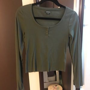 NWOT Wild fable green cropped long sleeve